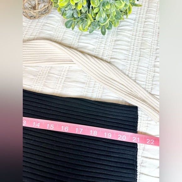 Central Park West Women’s Ribbed Knit Sweater in Black, Gray and Cream Size XS - Picture 4 of 7